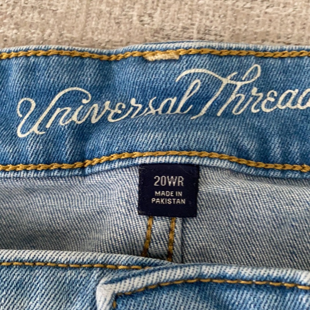 Universal Thread cut off distressed mid-rise Bermuda jean shorts Size 20 WR - Picture 7 of 8